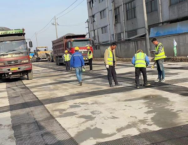 弥勒老材料的新故事：玻璃纤维土工格栅如何在‘白改黑’浪潮中重获新生？